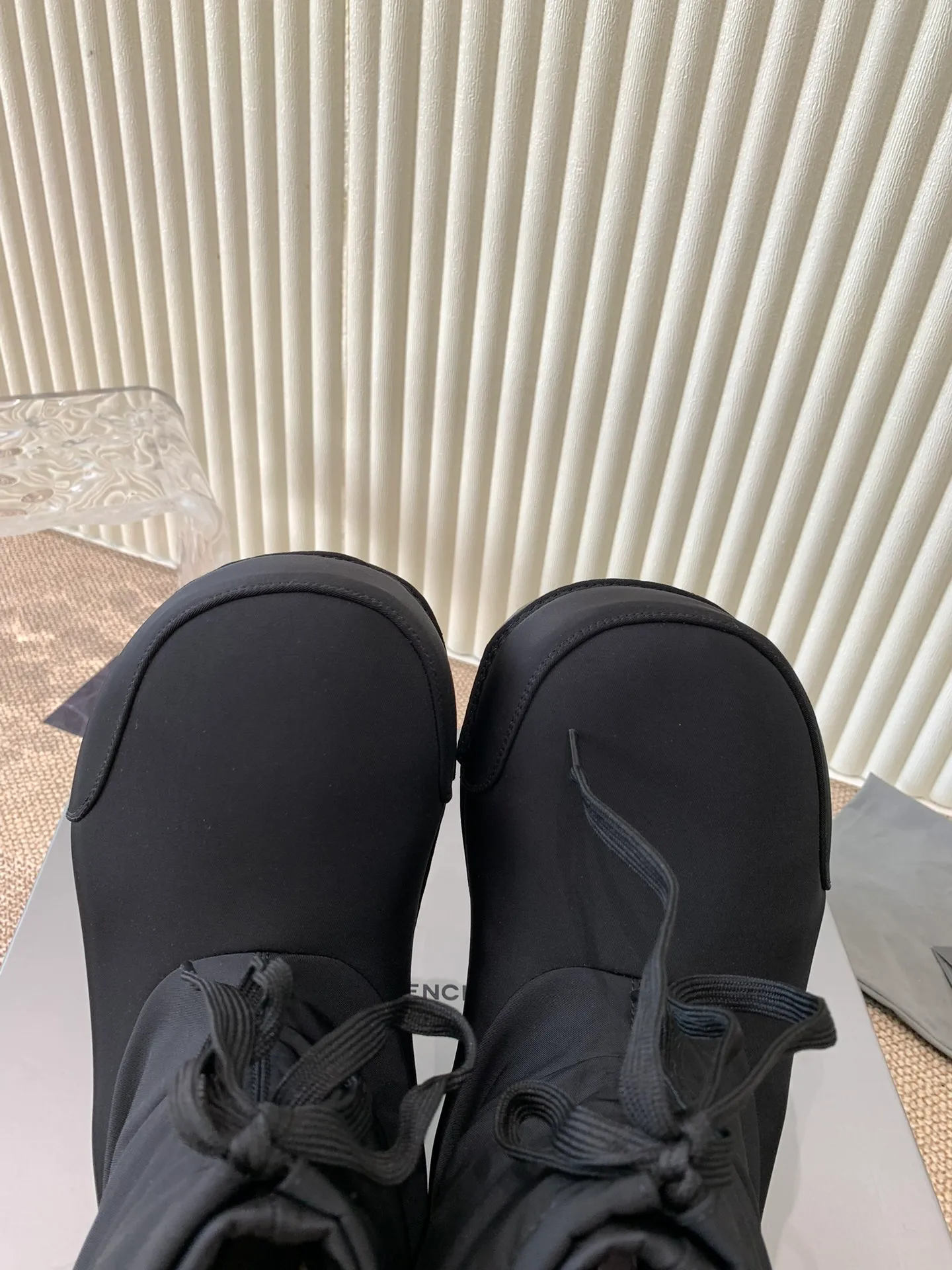 👟👟Ex-factory price 860👟👟 Men +20Balenciaga snow boots‼ ️ 24sS new snow boots for autumn and winter. These big-toe Alaskan boots are so good-looking and super cool. They are full of personality and are so cool. They are a must-have item for fashionable autumn and winter! The upper is made of original customized nylon pure cotton waterproof cloth. The inner liner is removable. The original original letter logo is increased in the sole. Size: 35-45